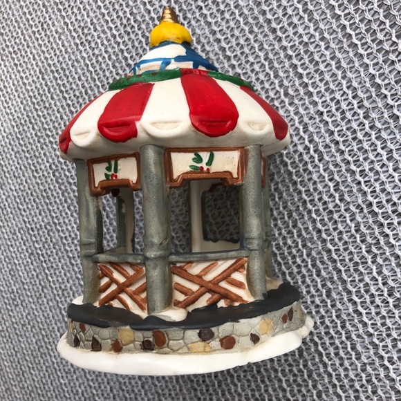 🐬 CLEARANCE ITEM: Porcelain Paintable Christmas Holiday Gazebo 5” - Picture 3 of 8